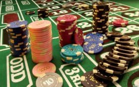 Mingala88 Sportsbook တွင် မြန်မာနိုင်ငံလိဂ် ဘောလုံးပွဲများကို လောင်းကစားနေသော ကစားသမားများ